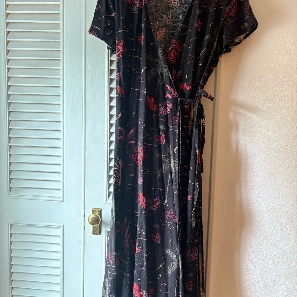 Marine Layer black beach print wrap dress Size L - Picture 2 of 6